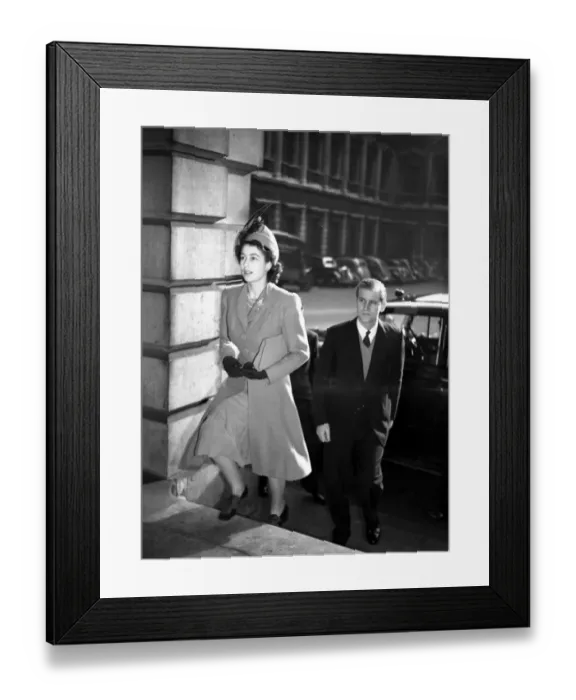 Framed Print : Princess Elizabeth and Prince Philip paid a visit to the Royal Academy to see Framed Print : Princess Elizabeth and Prince Philip paid a visit to the Royal Academy to see