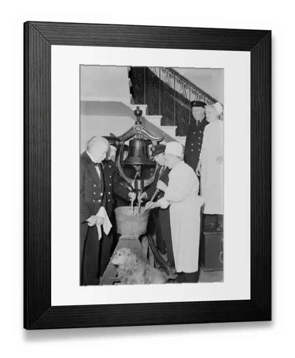 Framed Print : Members of the Royal Alfred home for seamen, in Belvedere, London, rehearsing Framed Print : Members of the Royal Alfred home for seamen, in Belvedere, London, rehearsing