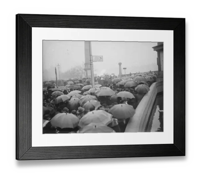 Framed Print : The Lying in State of King George V at Westminster Umbrellas in the queue, that Framed Print : The Lying in State of King George V at Westminster Umbrellas in the queue, that