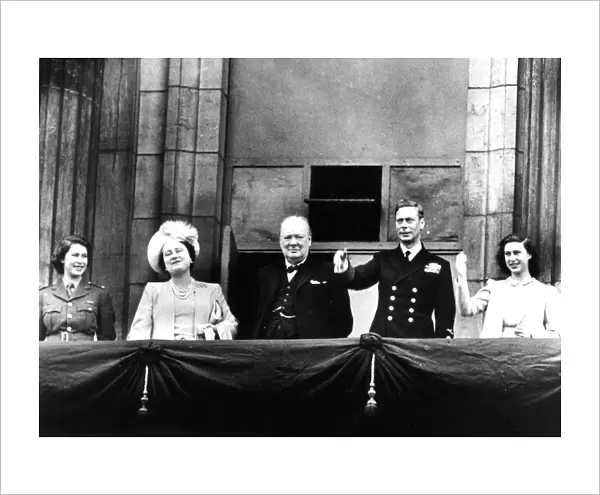 VE day. Winston churchill with the Royal Family on the balcony of Buckingham Palace