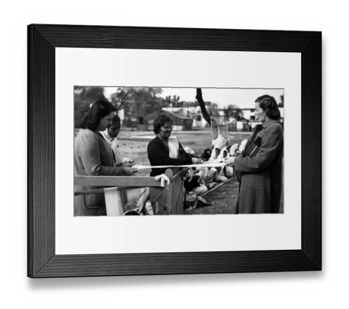 Framed Print : Lady Louis Mountbatten in India. Lady Mountbatten, who is visiting India and spending