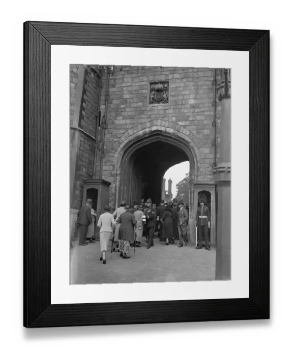 Framed Print : First girl to service for 23 years at Windsor. In the presence of the King and Queen