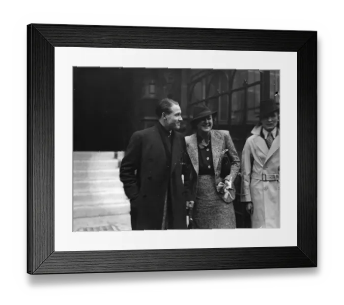 Framed Print : Princess renounces Royal privileges to marry salesman at Londons Register Office Framed Print : Princess renounces Royal privileges to marry salesman at Londons Register Office