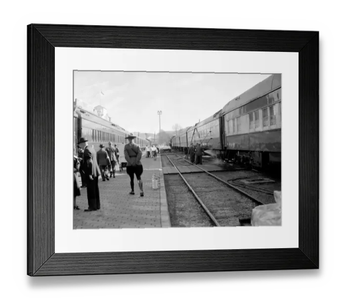Framed Print : King George VI and Queen Elizabeth on their royal tour of Canada and the USA, 1939 Framed Print : King George VI and Queen Elizabeth on their royal tour of Canada and the USA, 1939