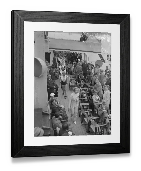 Framed Print : New Idea To Keep Trippers Happy ! Boyal Eagle Stages Cabaret On Way To Margate Framed Print : New Idea To Keep Trippers Happy ! Boyal Eagle Stages Cabaret On Way To Margate