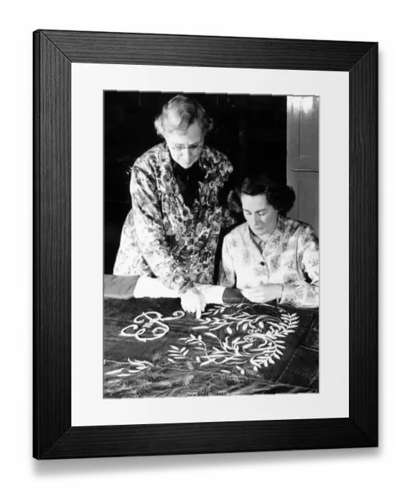 Framed Print : At the Royal School of Needlework in London, Queen Elizabeth IIs 18 feet long