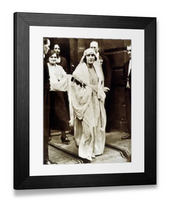 Framed Print : The Queen Mother on her wedding day Lady Elizabeth Bowes Lyon Framed Print : The Queen Mother on her wedding day Lady Elizabeth Bowes Lyon