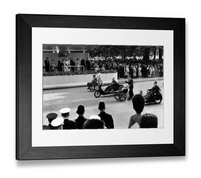 Framed Print : H M The Queen takes the salute in East Carriage Road Hyde Park as a detachment of