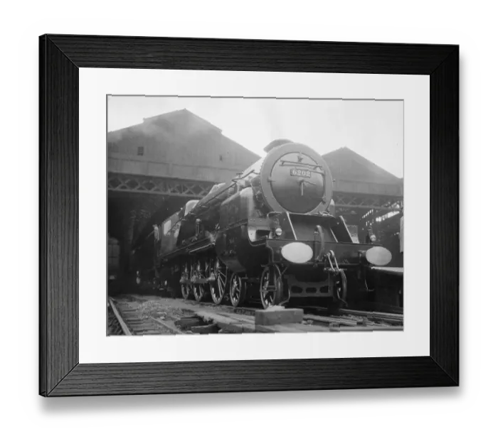 Framed Print : Britains first turbine driven locomotive on view at Euston. The Turbomotive at Euston