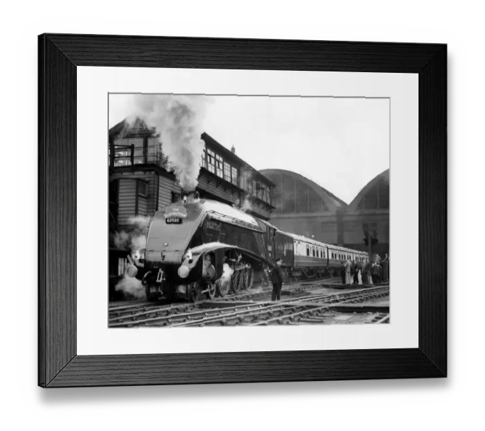 Framed Print : The Elizabethan steam locomotive sets off from Kings Cross Station, London to attempt Framed Print : The Elizabethan steam locomotive sets off from Kings Cross Station, London to attempt