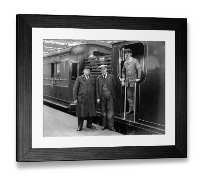 Framed Print : Waterloo. The Duke Yorks train in which he and his bride travelled to Bookham Framed Print : Waterloo. The Duke Yorks train in which he and his bride travelled to Bookham