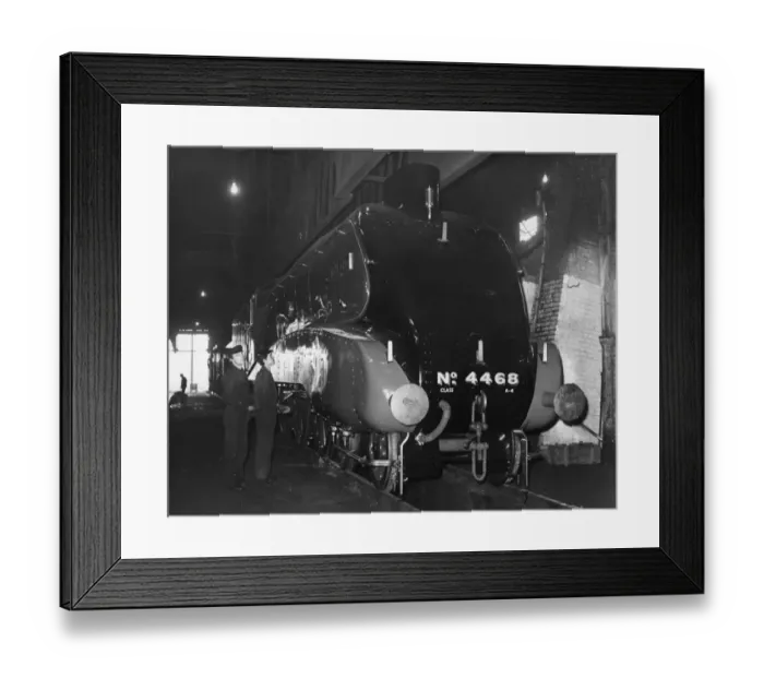 Framed Print : The Mallard, the fastest train in the world, at Nine Elms astation