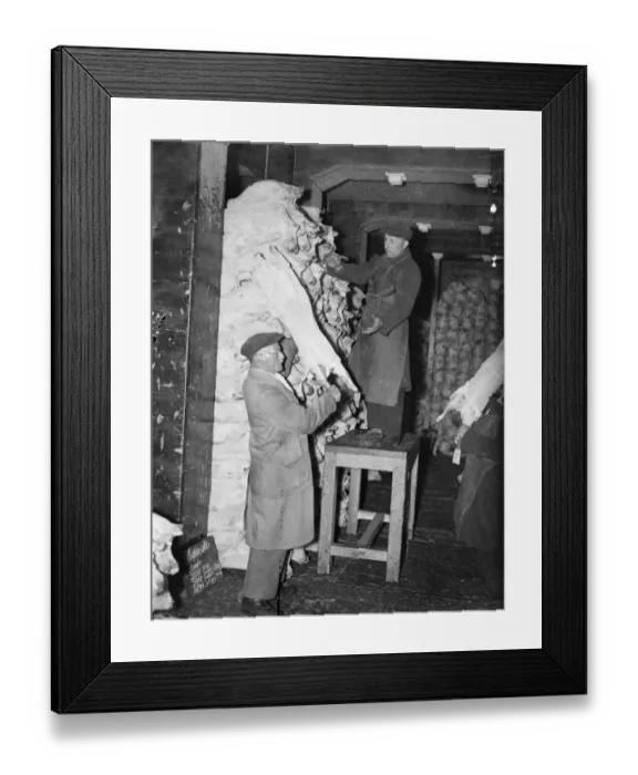 Framed Print : Londoner who still wear hats and coats