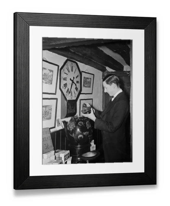 Framed Print : The Cock Pit tea shop in Eton