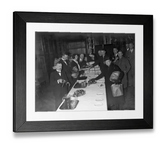 Framed Print : An Ash Wednesday City of London custom. Spiced buns and beer served in accordance Framed Print : An Ash Wednesday City of London custom. Spiced buns and beer served in accordance
