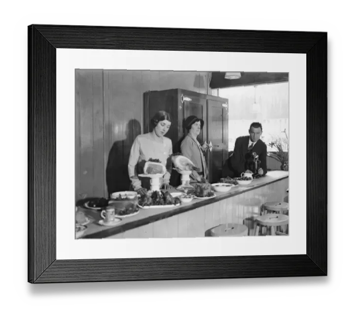 Framed Print : Sir CHarles Burdett and Baroness Poppy Rednig Von Trebnitz run restaurant in the city