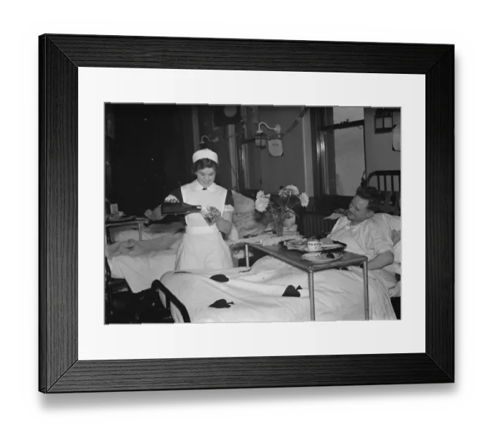 Framed Print : Patients receive a Christmas treat, a glass of beer, at the Livingstone Hospital in Dartford