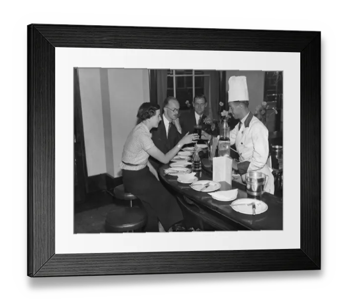 Framed Print : Britains first railway station snack bar opened at Paddington. The first lunch Framed Print : Britains first railway station snack bar opened at Paddington. The first lunch