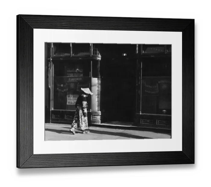 Framed Print : The Hong Kong Restaurant at 58-60 Shaftesbury Avenue, Soho, London, England. undated Framed Print : The Hong Kong Restaurant at 58-60 Shaftesbury Avenue, Soho, London, England. undated