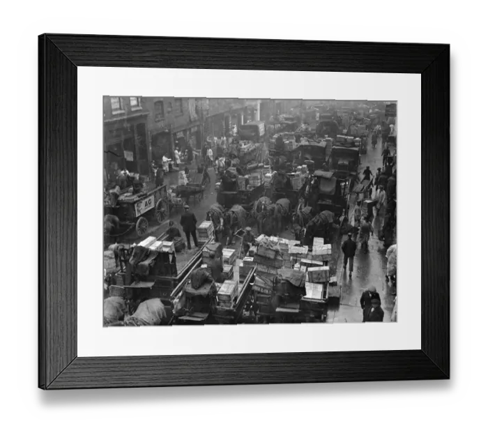 Framed Print : Billingsgate Fish Market is already working at top pressure to deal with the terrific