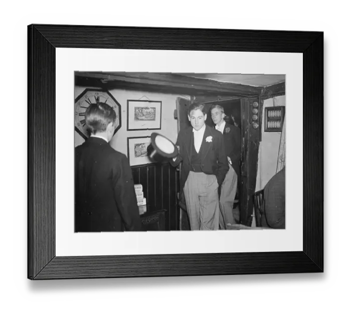 Framed Print : The Cock Pit tea shop in Eton