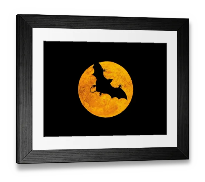 Framed Print : VAMPIRE - Model of vampire bat, flying in front of the Moon Framed Print : VAMPIRE - Model of vampire bat, flying in front of the Moon