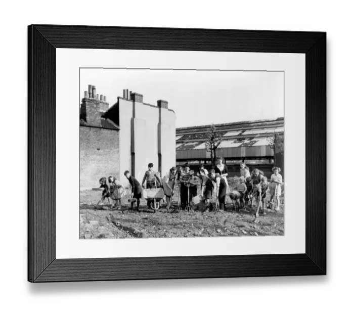 Framed Print : Bermondsy brightens up her bomb sites. Humming Bees Club gets to work on bombsite Framed Print : Bermondsy brightens up her bomb sites. Humming Bees Club gets to work on bombsite