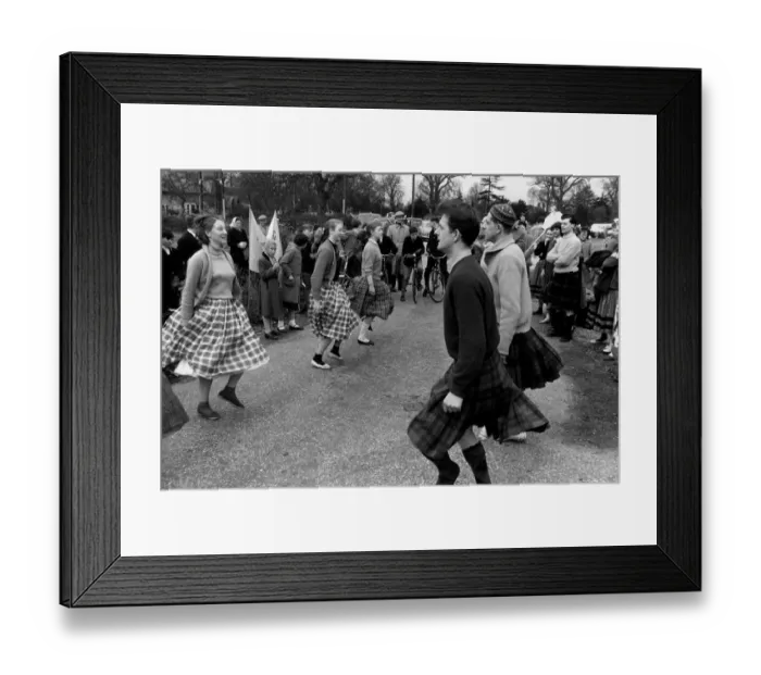 Framed Print : Scottish Country Dancing during the Aldermaston anti-nuclear march dance / dancing Framed Print : Scottish Country Dancing during the Aldermaston anti-nuclear march dance / dancing