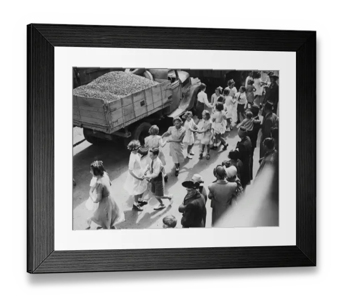 Framed Print : Entertainment: English Folk Dancing. Boys and girls, or girls and girls, clad in festive white Framed Print : Entertainment: English Folk Dancing. Boys and girls, or girls and girls, clad in festive white