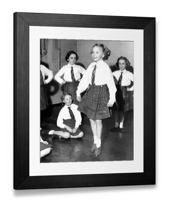 Framed Print : School children are playing a prominent part in the Eltham Festival celebrations Framed Print : School children are playing a prominent part in the Eltham Festival celebrations