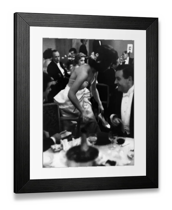 Framed Print : Debutantes at Queen Charlottes Ball. London. c. 1959 Framed Print : Debutantes at Queen Charlottes Ball. London. c. 1959