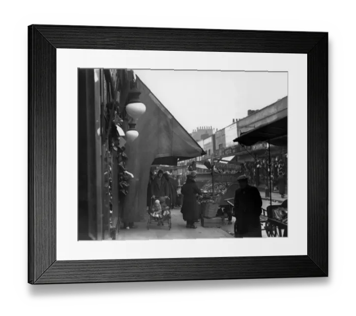 Framed Print : Typical street market scene in Lambeth Walk, London - 1932 A TopFoto Framed Print : Typical street market scene in Lambeth Walk, London - 1932 A TopFoto