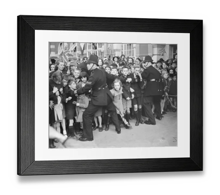 Framed Print : 1200 children, from more than 100 schools, were among the great crowds which cheered Framed Print : 1200 children, from more than 100 schools, were among the great crowds which cheered