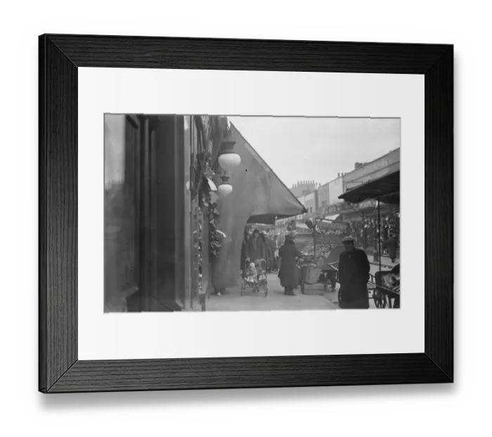 Framed Print : London - The Typical Street Market scene, Lambeth Street History of London - Vauxhall