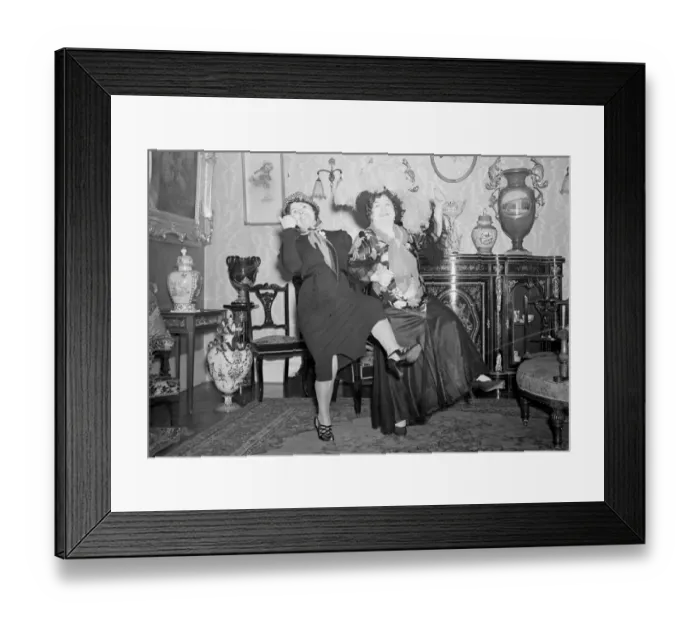 Framed Print : London will see its own music Hall coster Queen do the Lambeth Walk when Kate Carney Framed Print : London will see its own music Hall coster Queen do the Lambeth Walk when Kate Carney