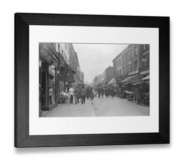 Framed Print : London - The Typical Street Market scene, Lambeth Street History of London - Vauxhall Framed Print : London - The Typical Street Market scene, Lambeth Street History of London - Vauxhall