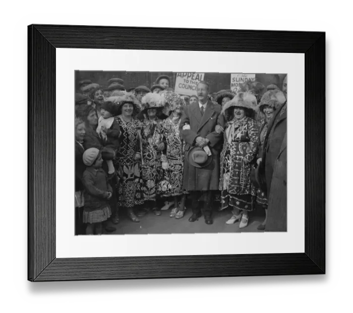 Framed Print : Pearly kings and queens protest against Sunday street trading ban at Lambeth