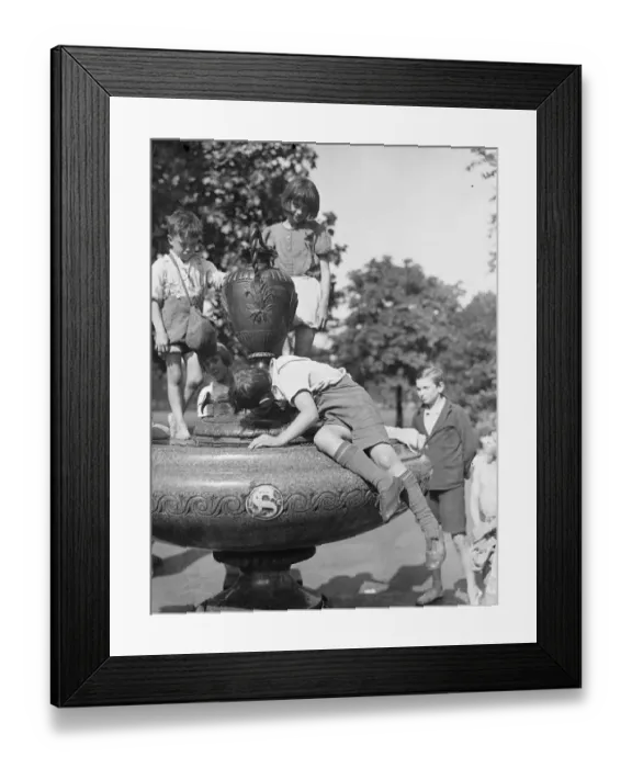 Framed Print : Getting Rid Of A Heat Wave Thirst Photo shows : A fountain in Kennington Park Quenches Framed Print : Getting Rid Of A Heat Wave Thirst Photo shows : A fountain in Kennington Park Quenches