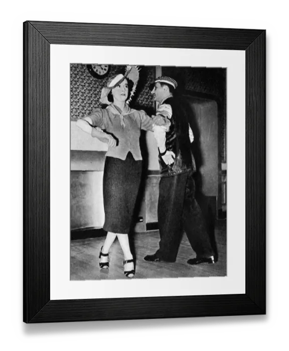 Framed Print : Lambeth Walk 1940 History of London - Vauxhall / Lambeth Framed Print : Lambeth Walk 1940 History of London - Vauxhall / Lambeth