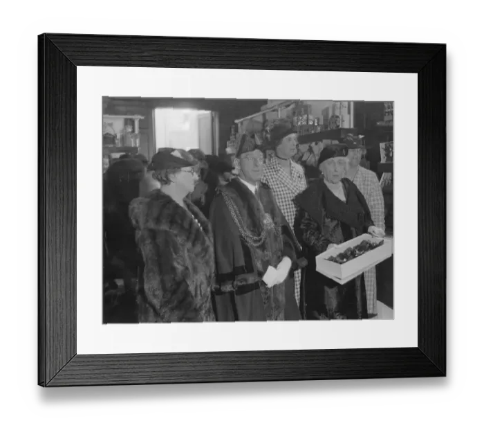 Framed Print : Princess Helena Victoria opens Christmas market at St Thomass Hospital