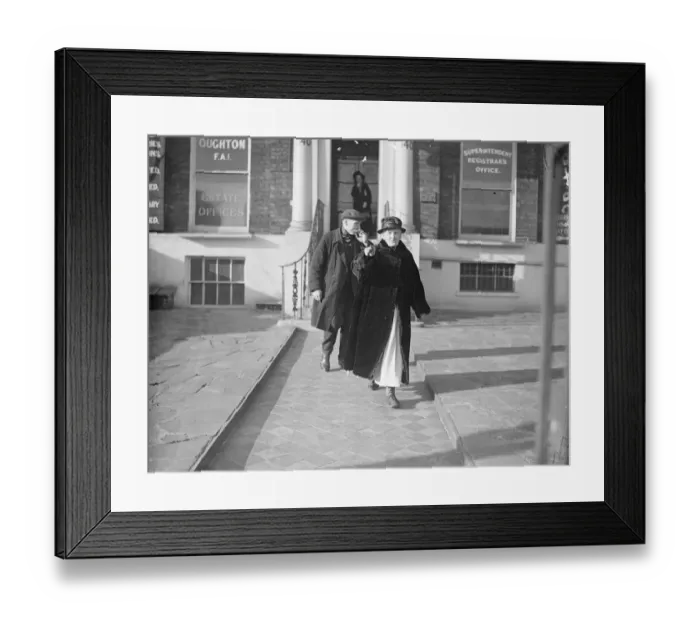 Framed Print : Friends of 51 years married at London register office. Mr Henry Bailey, a Kennington greengrocer