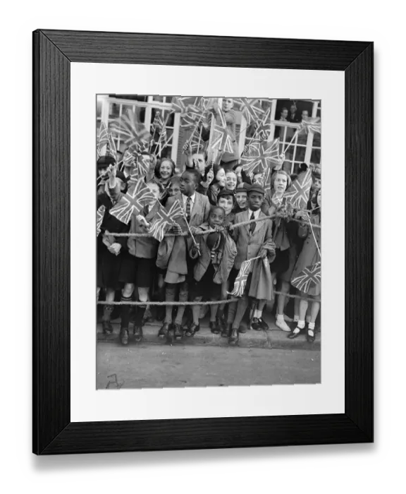Framed Print : 1200 children, from more than 100 schools, were among the great crowds which cheered Framed Print : 1200 children, from more than 100 schools, were among the great crowds which cheered