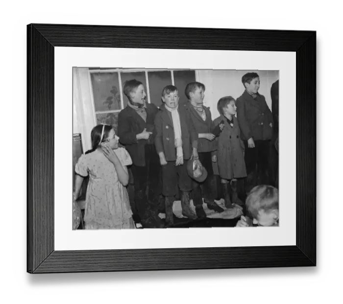 Framed Print : Gypsies childrens party, St Mary Cray. 19 January 1939 Travellers Romany Gypsy Framed Print : Gypsies childrens party, St Mary Cray. 19 January 1939 Travellers Romany Gypsy