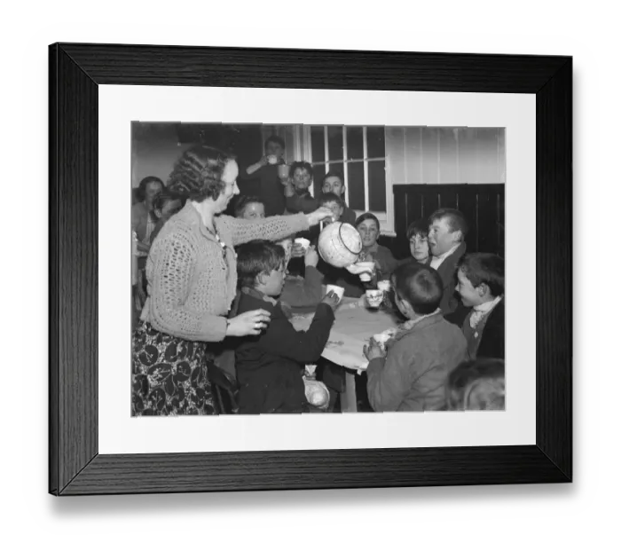 Framed Print : Gypsies childrens party, St Mary Cray. 19 January 1939 Travellers Romany Gypsy Framed Print : Gypsies childrens party, St Mary Cray. 19 January 1939 Travellers Romany Gypsy