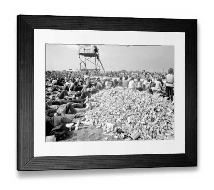 Framed Print : Ryde Isle of Wight Tent City thousands of pop fans from all over the world attended Framed Print : Ryde Isle of Wight Tent City thousands of pop fans from all over the world attended