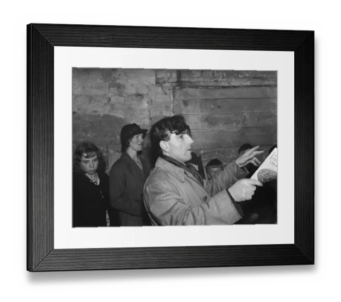 Framed Print : Gypsy childrens Sunday school in the cow shed in St Mary Cray. Gypsy Williams Framed Print : Gypsy childrens Sunday school in the cow shed in St Mary Cray. Gypsy Williams
