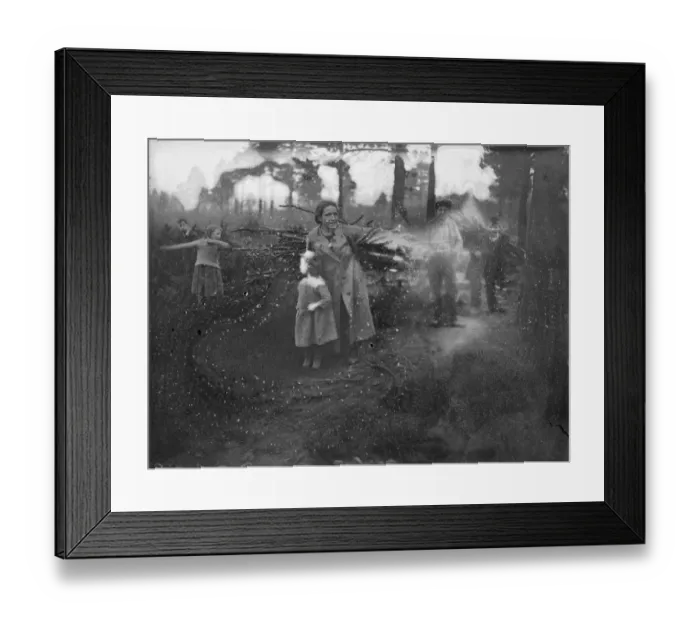 Framed Print : The gypsies are leaving their hundred year old settlement on Hurtwood Hill in Surrey