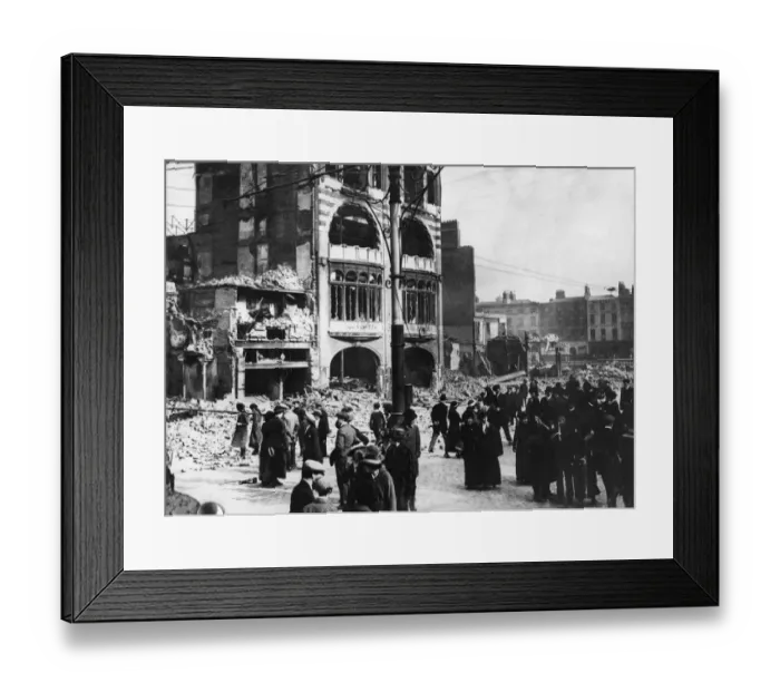 Framed Print : Easter Rebellion Sackville Street looking towards O Connell Bridge, over which Framed Print : Easter Rebellion Sackville Street looking towards O Connell Bridge, over which