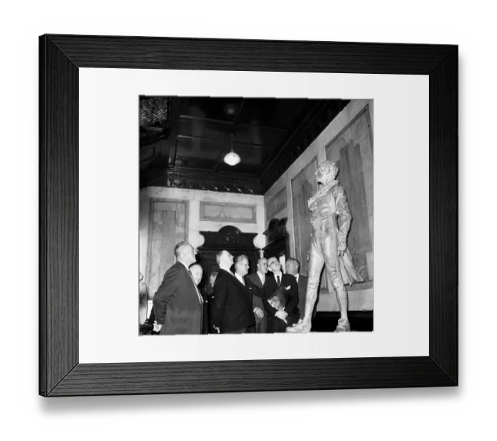 Framed Print : President Eamonn de Valera admires the seven foot bronze statue of Irish patriot Framed Print : President Eamonn de Valera admires the seven foot bronze statue of Irish patriot