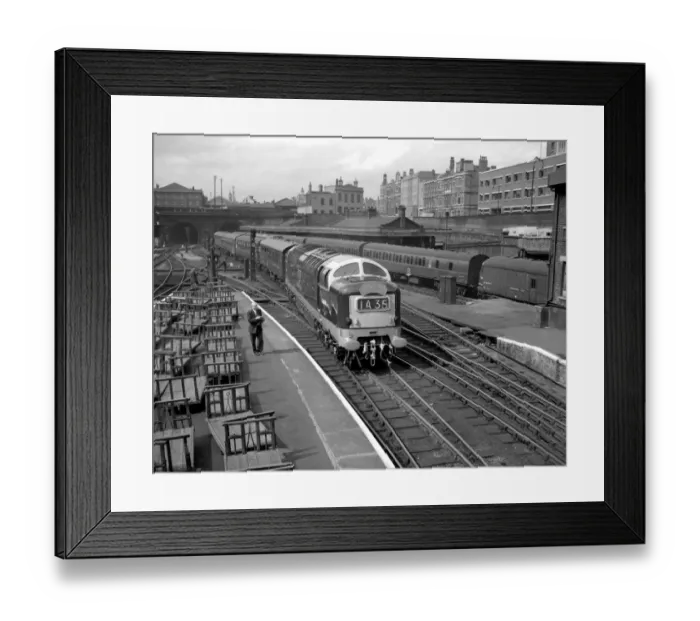 Framed Print : London: Record breaking Flying Scotsman left Kings Cross for Edinburgh Framed Print : London: Record breaking Flying Scotsman left Kings Cross for Edinburgh